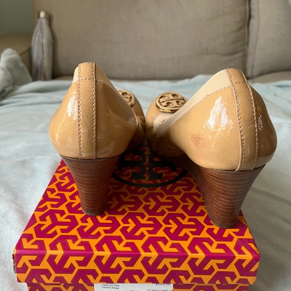 Tory Burch, Caroline Wedge in Camille pink. Gently used in original box. - Picture 7 of 7